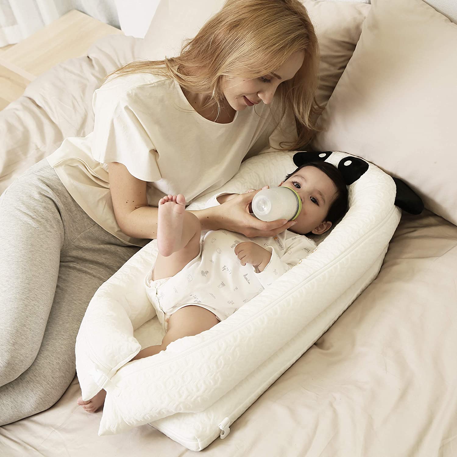 SDADI Baby and Infant Lounger, Newborn Portable Nest, Tencel Cover and Thermolite Fill, Suitable from 0-6 Months, White